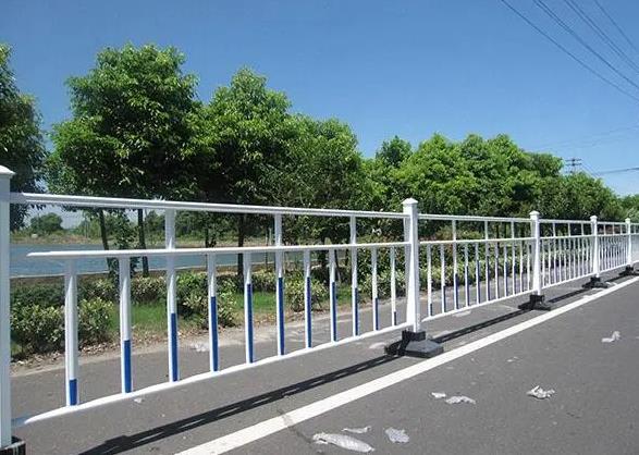 锌钢交通护栏01