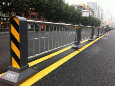 白钢道路护栏01