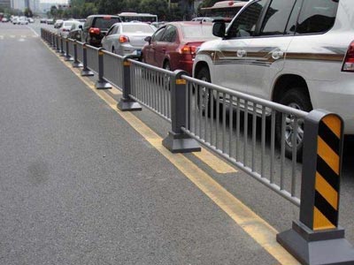 白钢道路护栏02